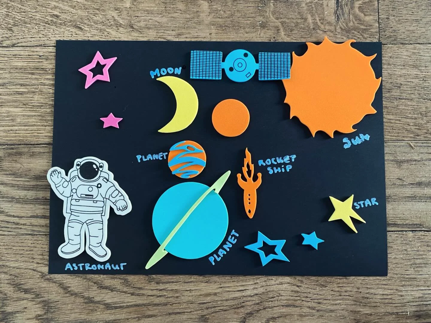This week we read 8 Little Planets, played a flash card matching game, sang &ldquo;Mister Sun&rdquo; and made outer space scenes with foam stickers! #storytimeenglish #mont&eacute;pilloy #villedesenlis #8littleplanets #mistersun