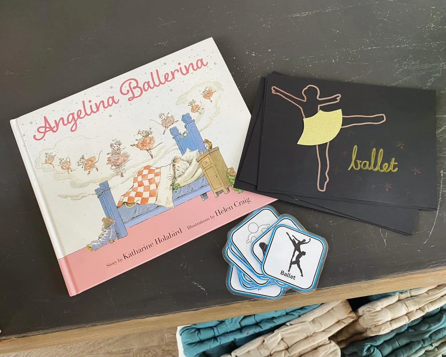 Our &lsquo;Let&rsquo;s Dance&rsquo; class was so much fun! We read Angelina Ballerina, played a flashcard matching game, DANCED, did a dancer craft, and ate cheddar cheese pies! #storytimeenglish #mont&eacute;pilloy #apprendreensamusant #angelinaball