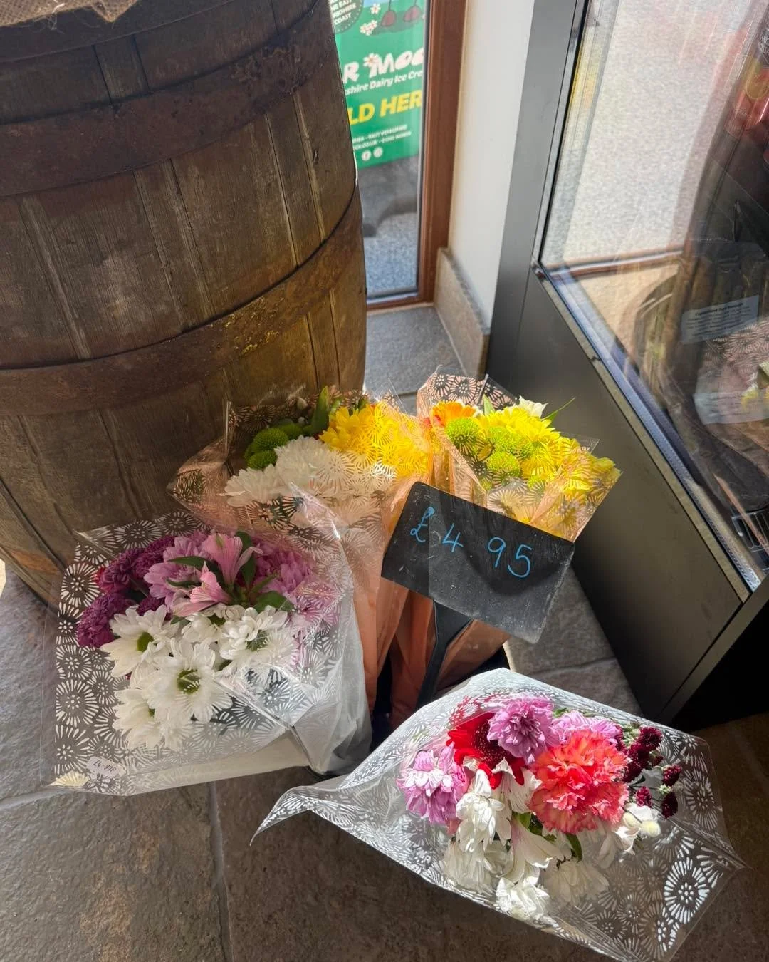 🌸 Don&rsquo;t forget we sell beautiful flowers in our farm shop too! 🌸 

Fresh blooms available now for only &pound;4.95 &ndash; perfect for brightening up your home or gifting to someone special. Pop in and grab yours today! 💐