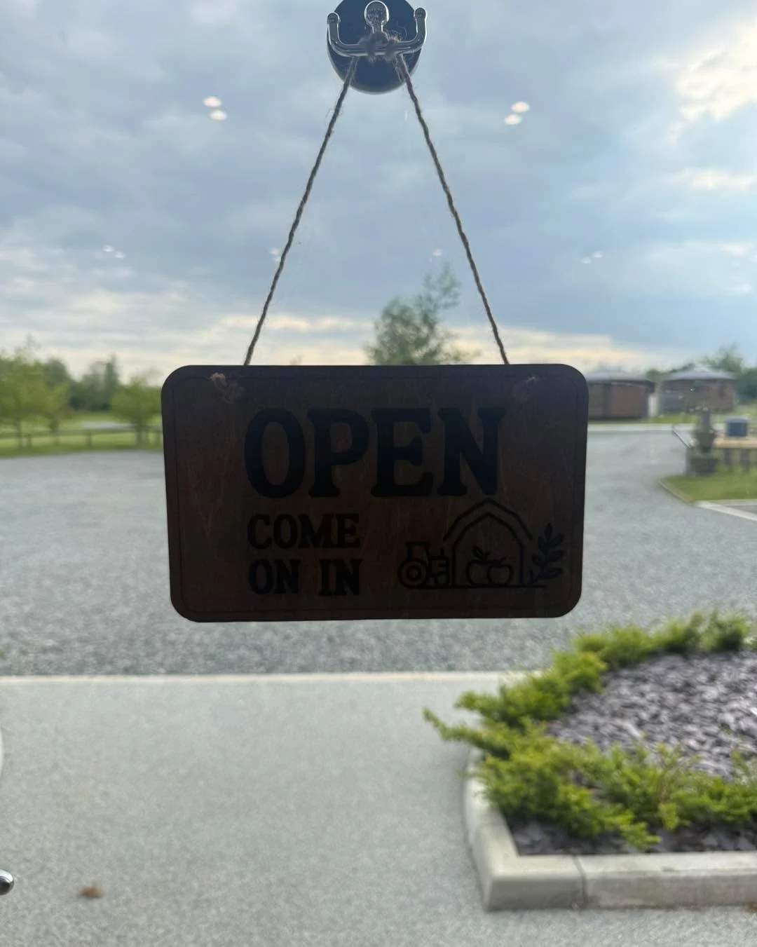 A fresh new look for the farm shop 🌿🐄

We&rsquo;re so pleased with our brand new sign, beautifully made by a talented local small business! _beeandroo Supporting other small businesses in our community is something that means a lot to us, and we lo