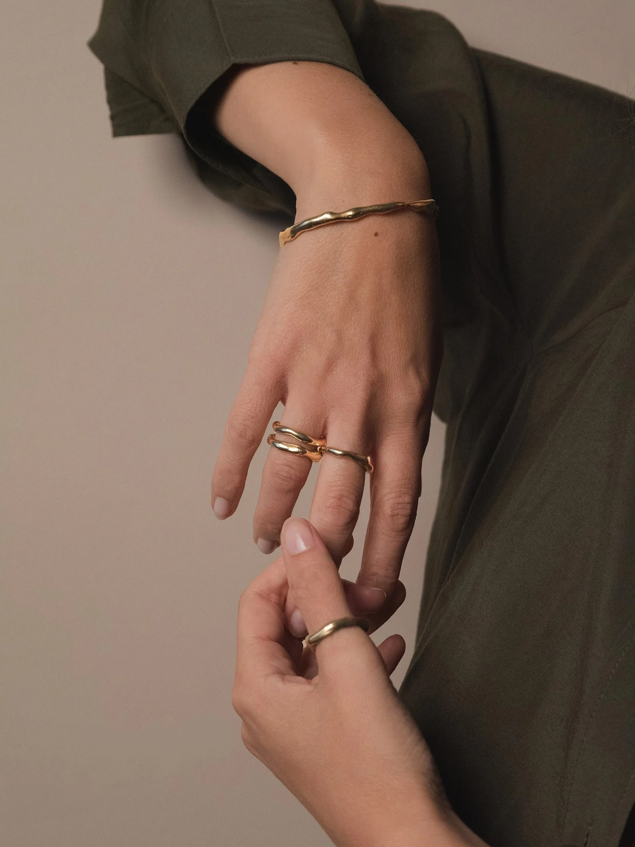 anelli e bracciale ottone con camicia verdone