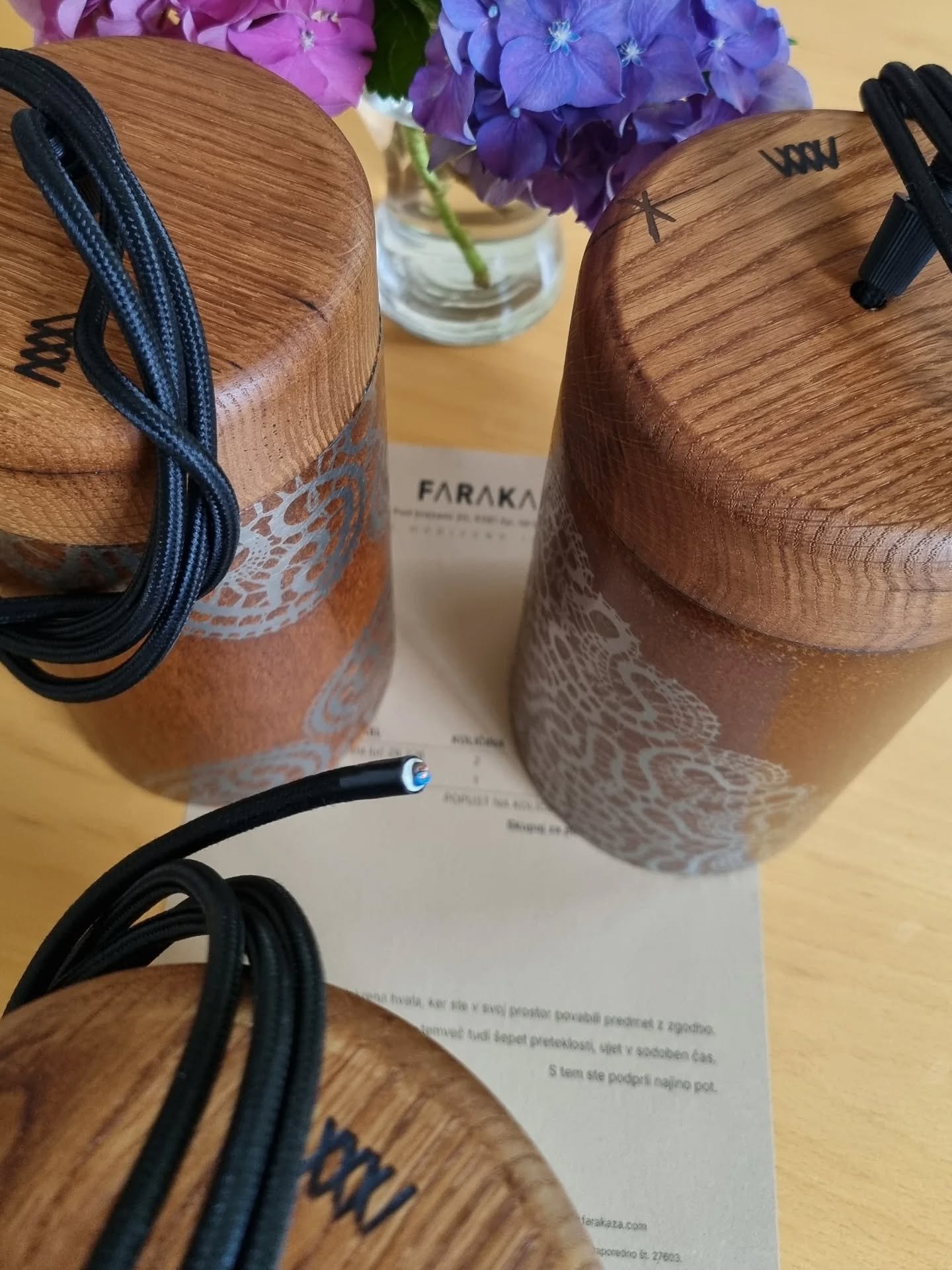 A bunch of...
flowers. 
And a bunch of...
pendants on a way to new home.

Thank you!
Fara goat would be proud. ;)

#farakaza #pendantlighting #oakwood #cortensteel #idrijalace #idrijaheritage #thankyouforyoursupport