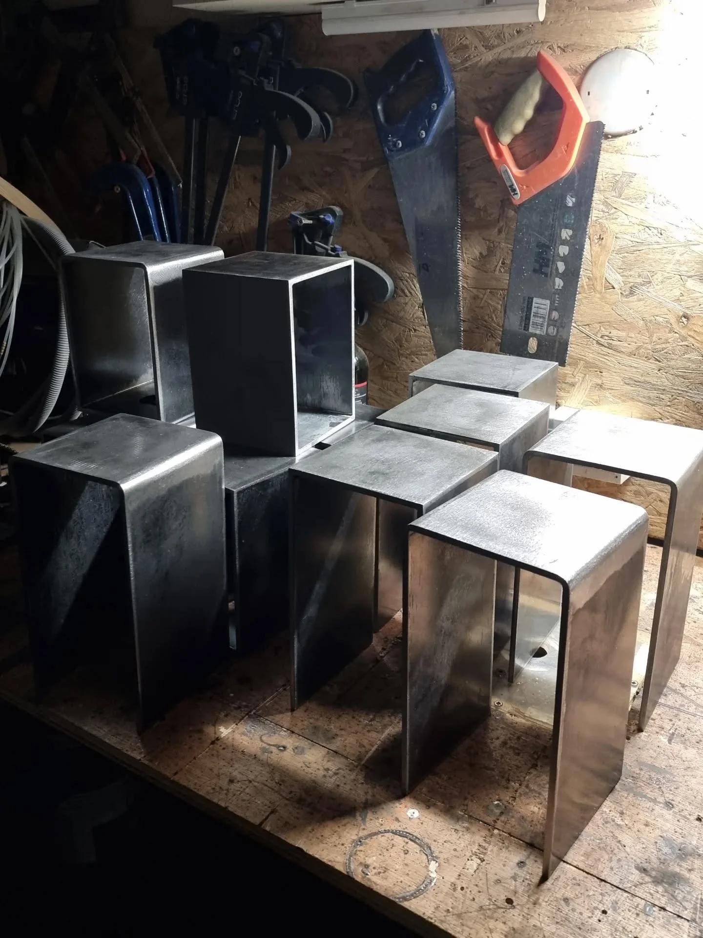 Tihožitje po Farakazino. 🥚🧡
Korten deli nastajajočih namiznih luči.
Najina jajca &mdash; &scaron;e neposlikana/nezarjavela. 😄

Happy Easter! 🐣✨

......................................

Still life, Farakaza style. 🥚🧡
Corten parts of the table la