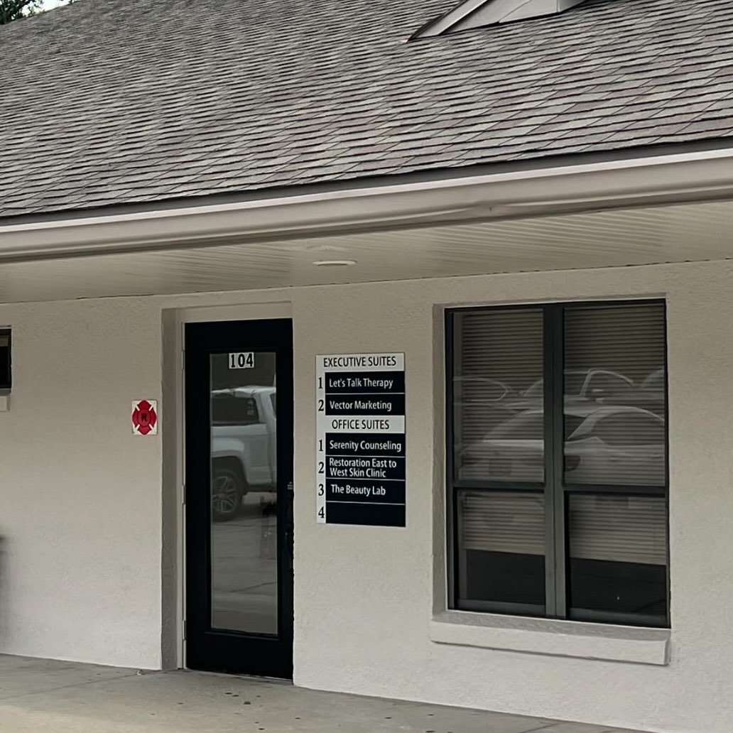 Professional office suite located on highway 50 near downtown Clermont include a shared conference room, 2 bathroom, kitchenette and ample parking.

Office #4 11x10 $650 per month.

The unit has carpet in the office and laminate flooring the common a