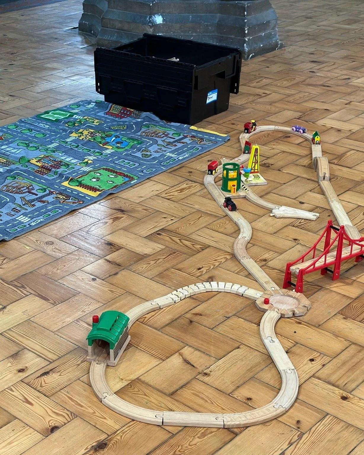 There will be no PlayTime! for the next two Fridays as the St John's team and volunteers take a half-term break. 🍂☕
What is PlayTime!?
PlayTime! is a free group for 0–5s, meeting every Friday during term-time from 9:30–11:00 am.
- Free