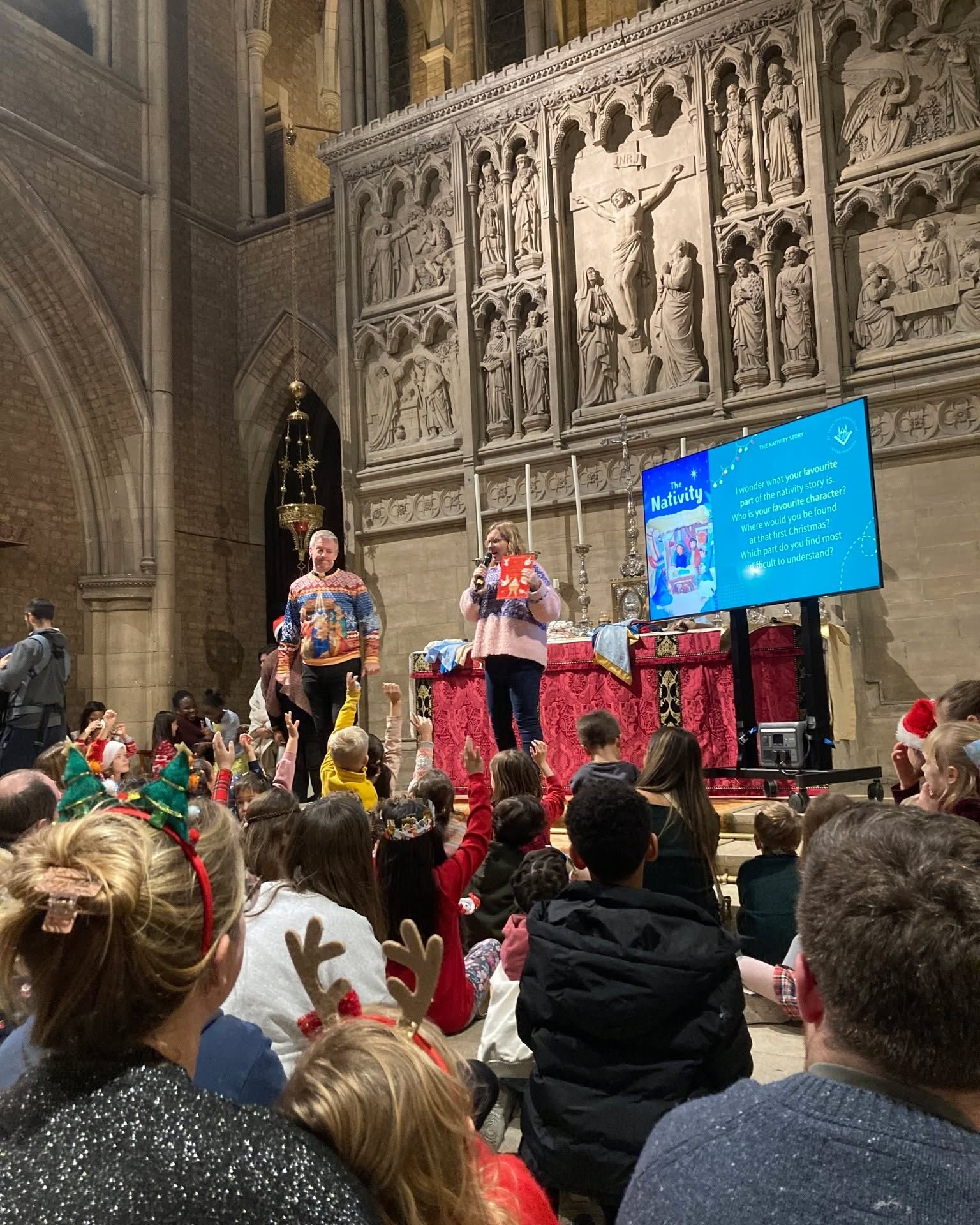 A HUGE thank you to our incredible Messy Church volunteers who gave so generously of their time all weekend to welcome hundreds of people to Messy Christmas today 💛

From plenty of Christmas activities and fun, to a delicious hot Christmas dinner, t