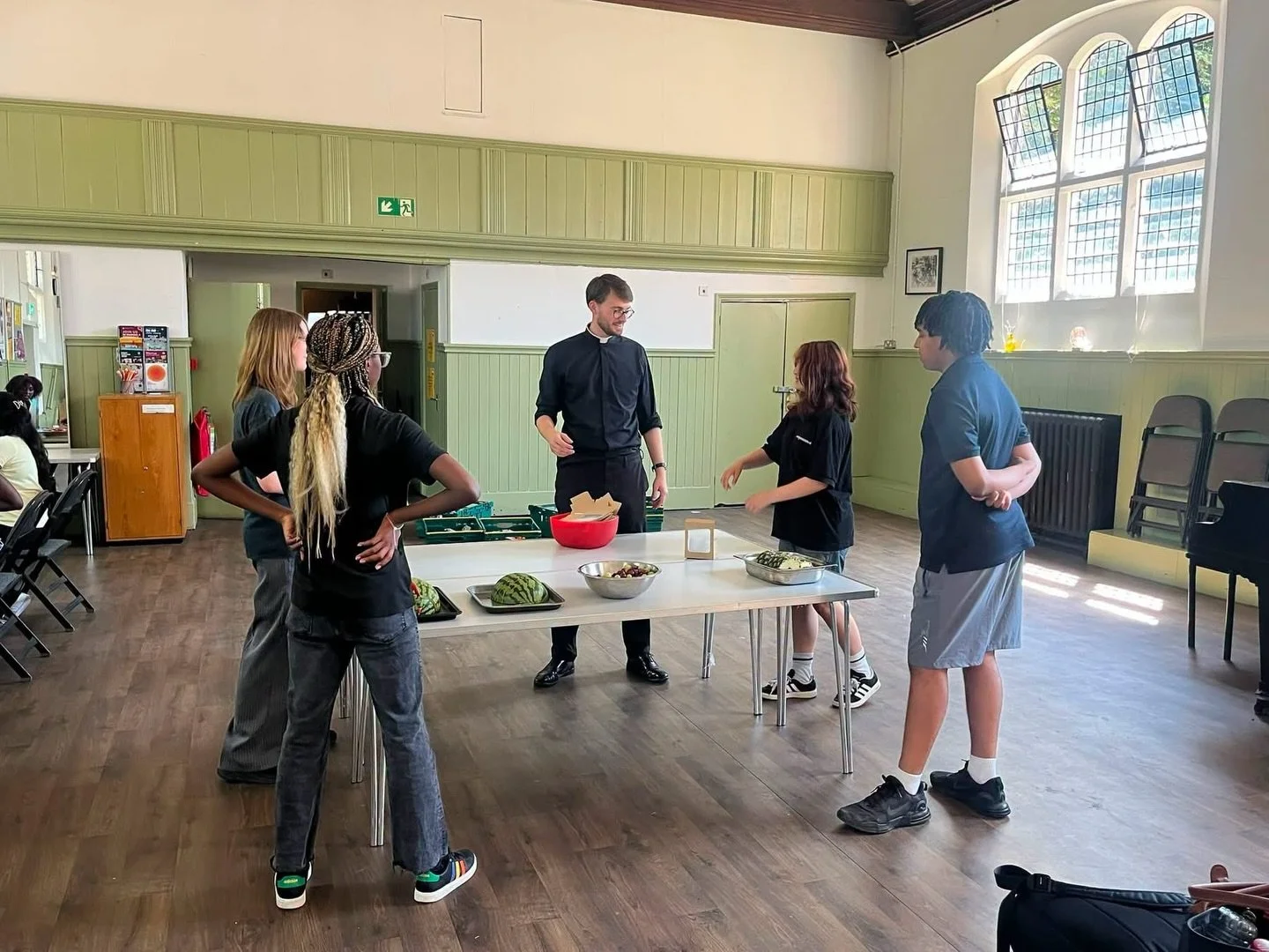 We&rsquo;re delighted to welcome nine year 10 students from Archbishop Tenison School on work experience this week. Here some of them are with our Curate, Fr Archie, prepping food for today&rsquo;s Messy Meals! ❤️

sjun.org.uk/messy-meals