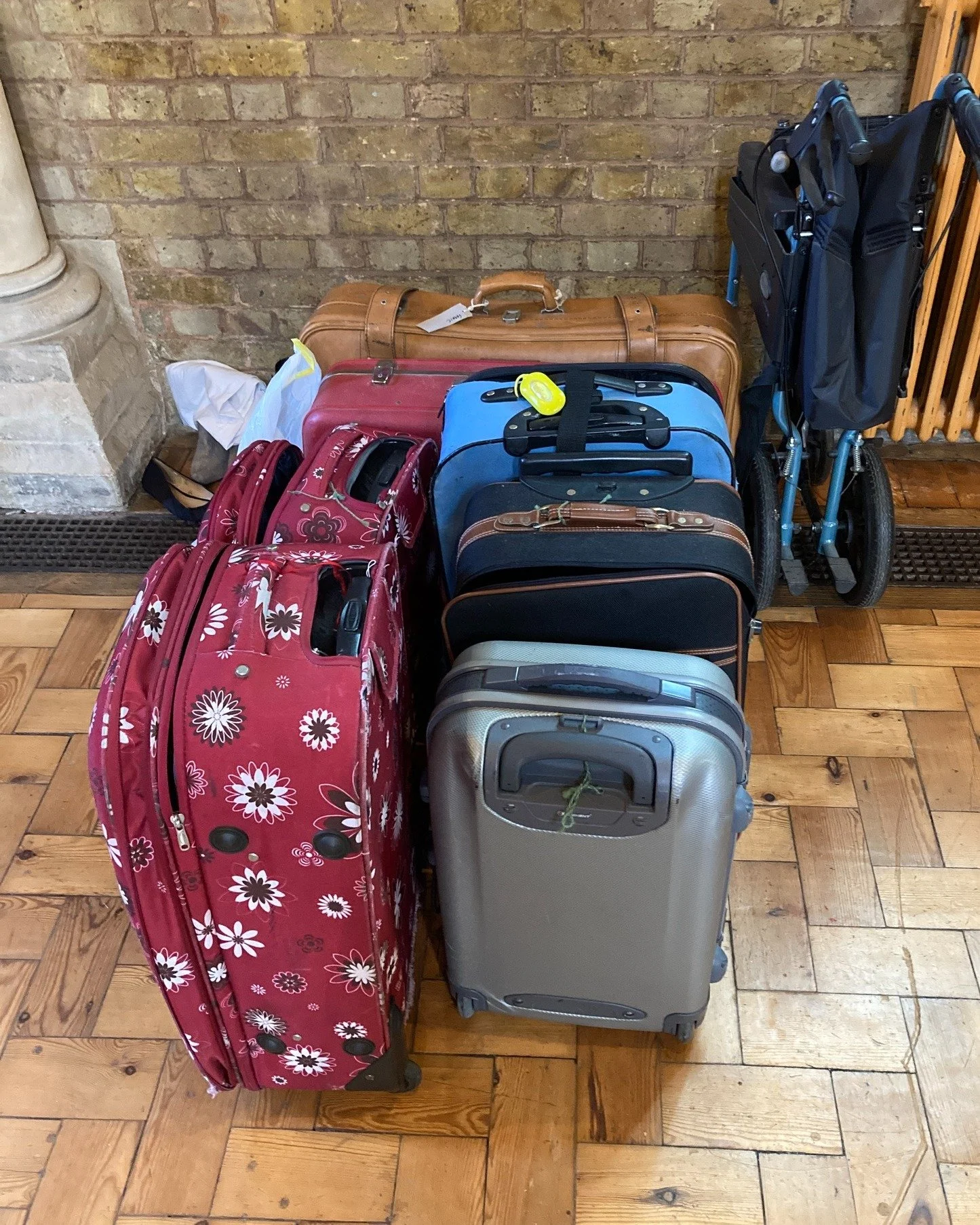 Thank you from our Refugee Cafe volunteers! 💛

Thank you to everyone who has donated suitcases and bags so far. We still need a few more if you can spare any!

Please leave them inside the church, on your left as you enter.

📍 St John's, Sylvan Roa