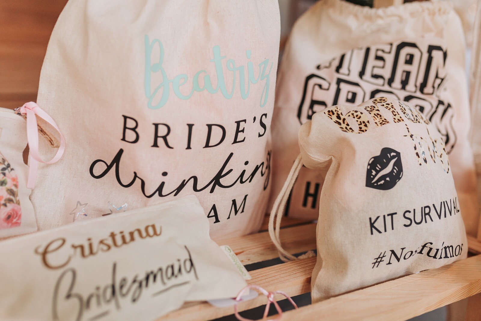 Mochilas - La Novia de Brighton | Batas personalizas y regalos de Novias