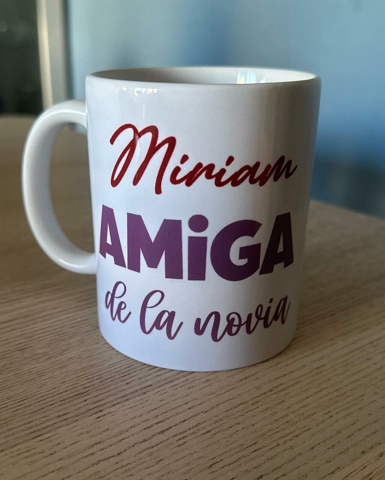 Taza cerámica - La Novia de Brighton | Batas personalizas y regalos de Novias