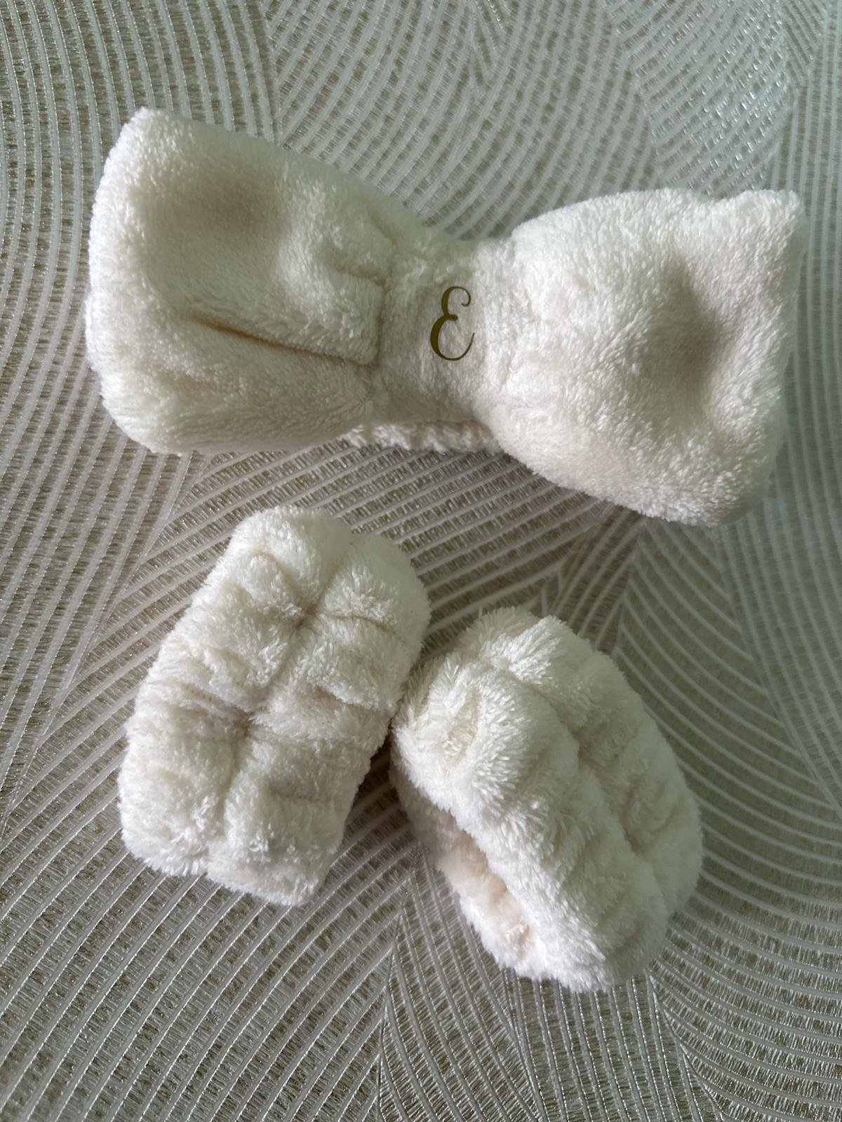 Cinta pelo + muñequeras - La Novia de Brighton | Batas personalizas y regalos de Novias