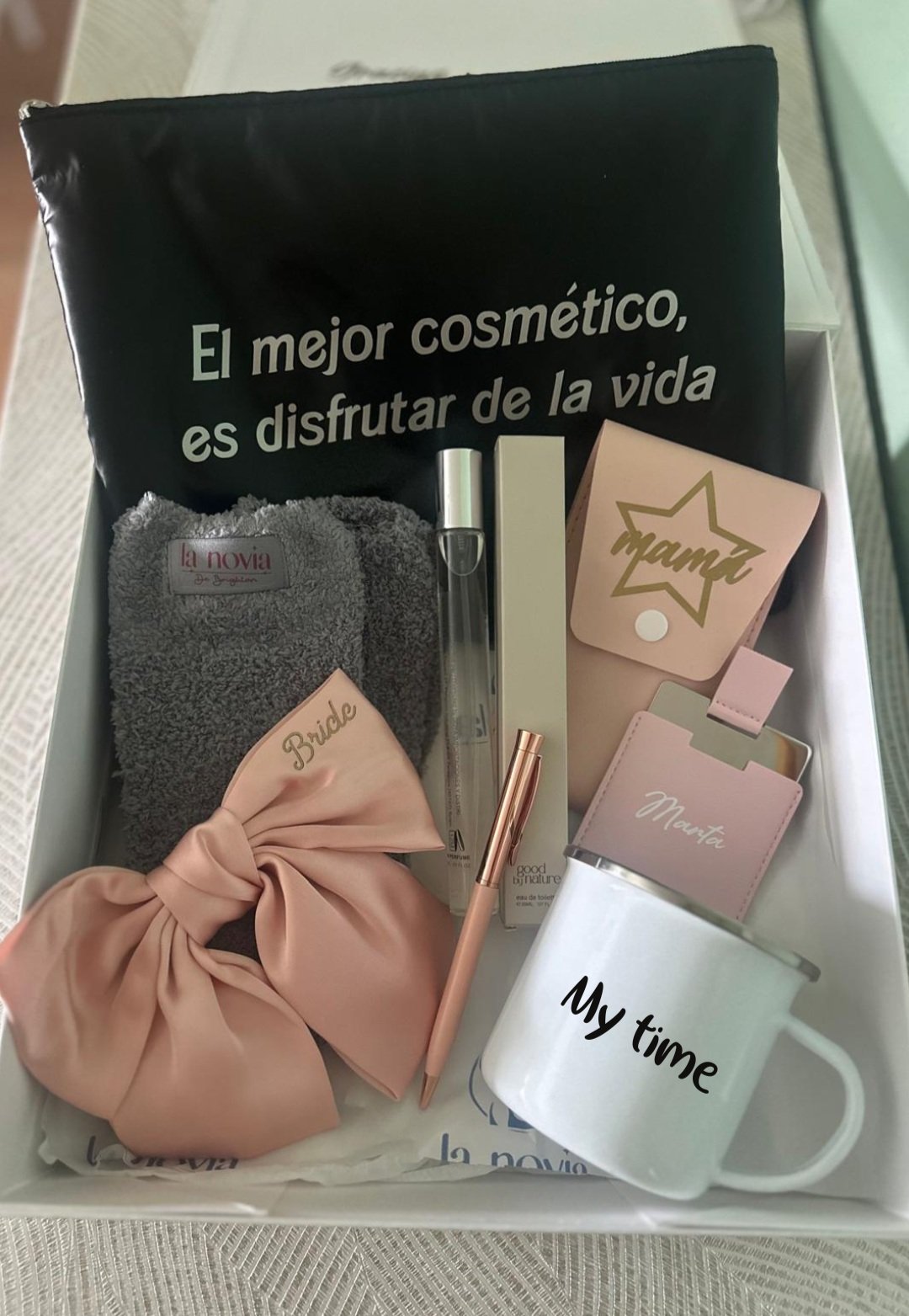 Box gif ELLAS - La Novia de Brighton | Batas personalizas y regalos de Novias