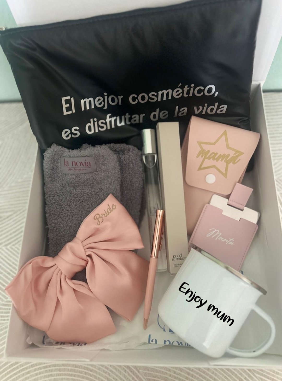 Box gif ELLAS - La Novia de Brighton | Batas personalizas y regalos de Novias