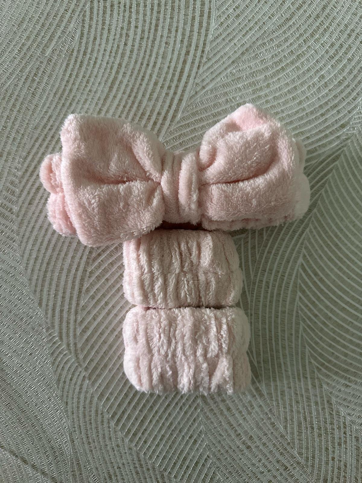 Cinta pelo + muñequeras - La Novia de Brighton | Batas personalizas y regalos de Novias