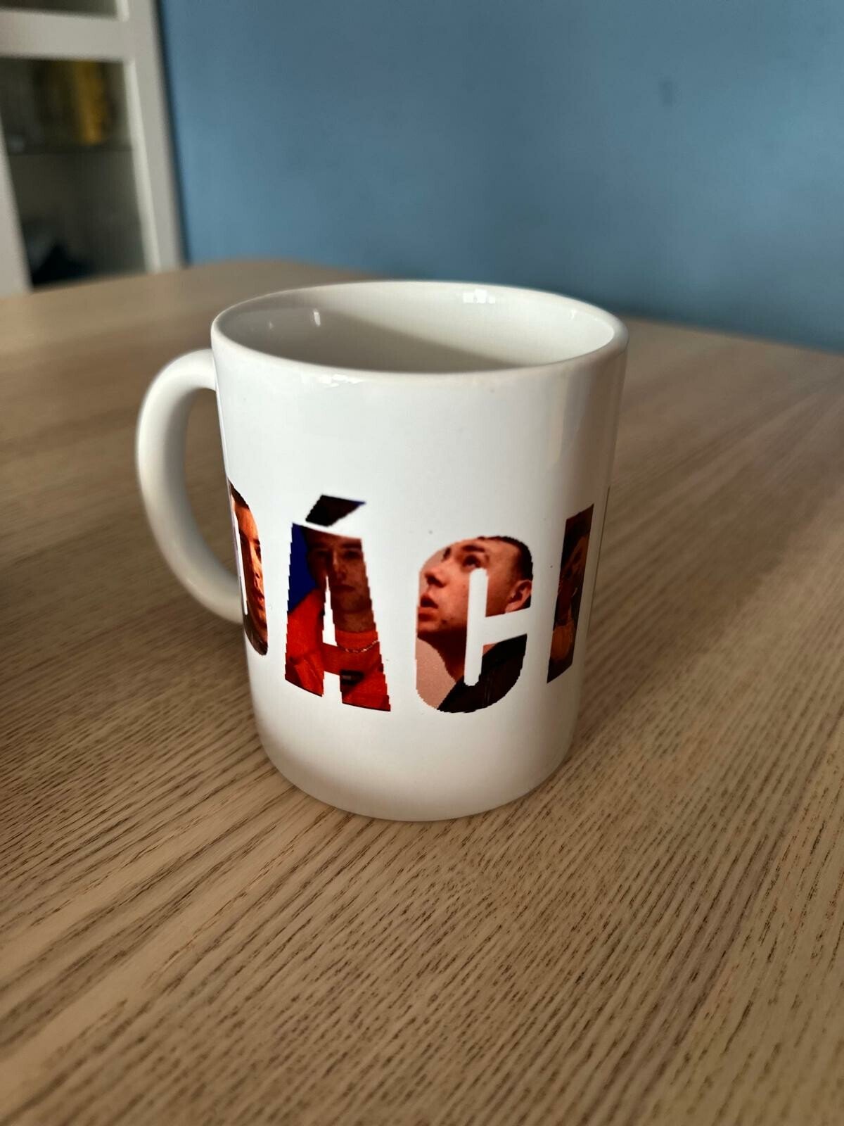 Taza cerámica - La Novia de Brighton | Batas personalizas y regalos de Novias