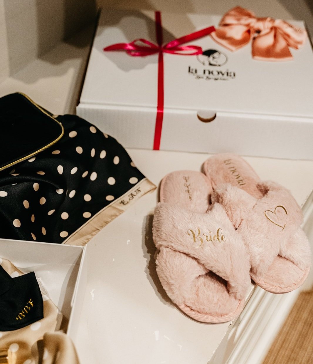 Zapatillas Cruzadas - La Novia de Brighton | Batas personalizas y regalos de Novias