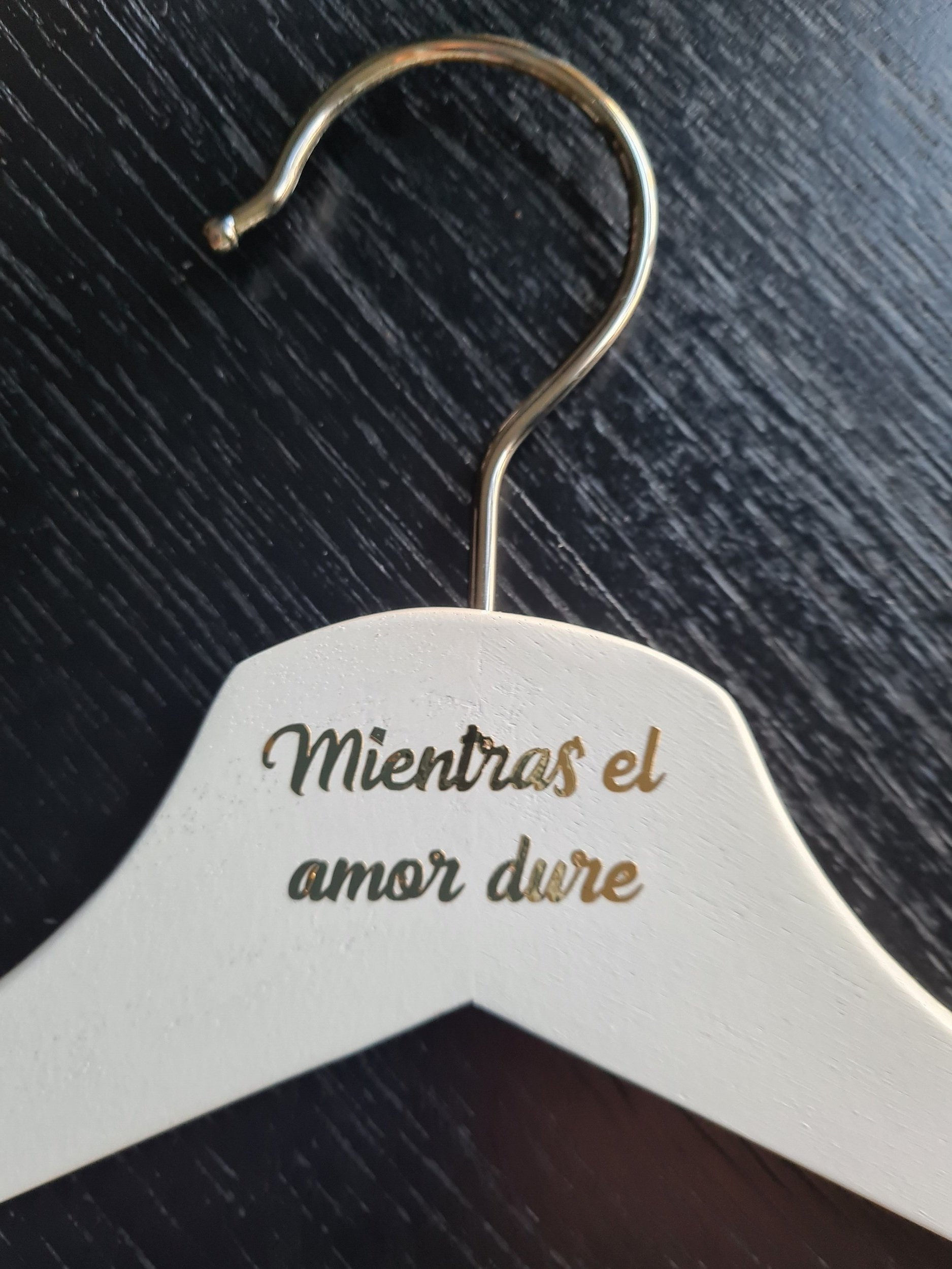 Perchas madera - La Novia de Brighton | Batas personalizas y regalos de Novias
