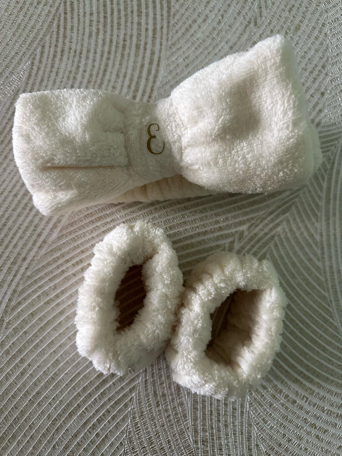 Cinta pelo + muñequeras - La Novia de Brighton | Batas personalizas y regalos de Novias
