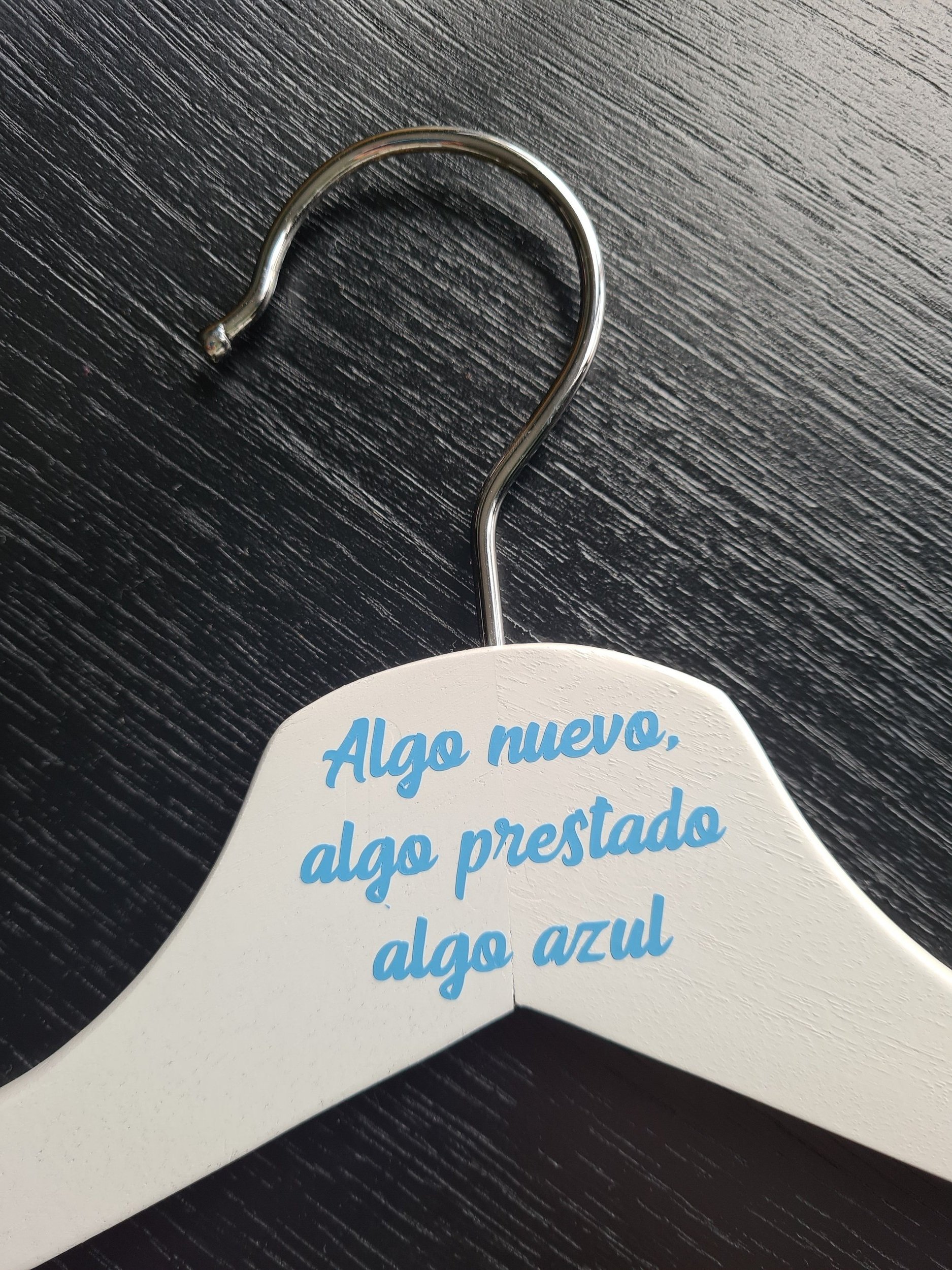 Perchas madera - La Novia de Brighton | Batas personalizas y regalos de Novias