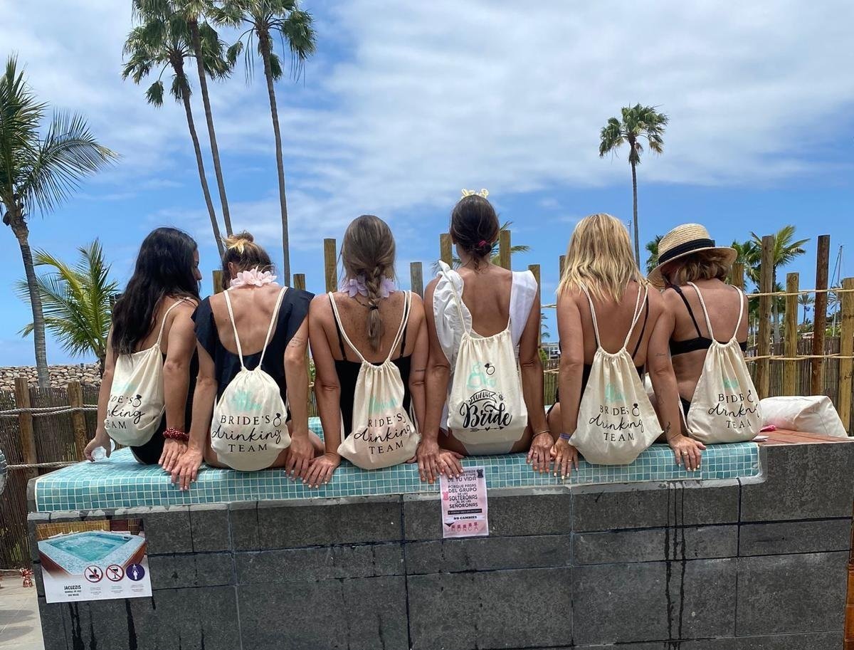 Mochilas - La Novia de Brighton | Batas personalizas y regalos de Novias