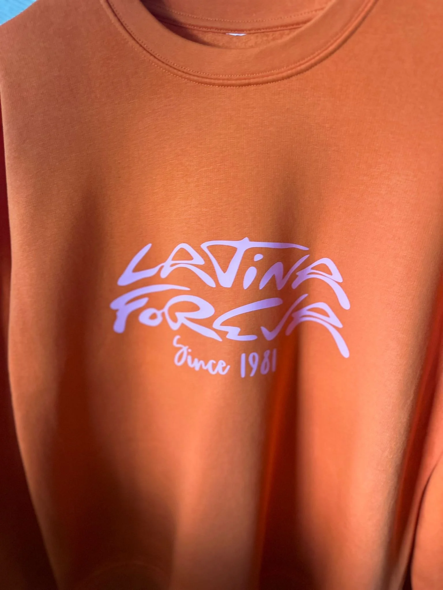 Sudadera Latina FOREVER - La Novia de Brighton | Batas personalizas y regalos de Novias