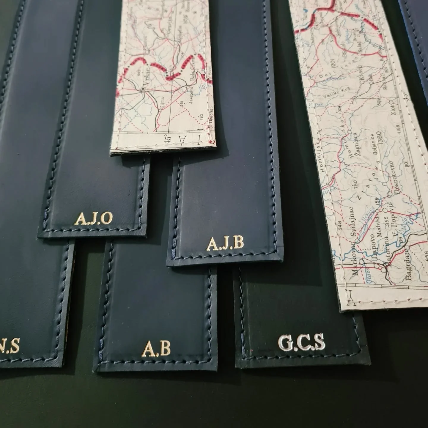 All the blues 💙 you've all been going for blue bookmarks lately! Thank you so much everyone who's been buying these and supporting my business 😊 perfect for Father's day, and you all ask me to write such sweet messages to your loved ones. Each leat