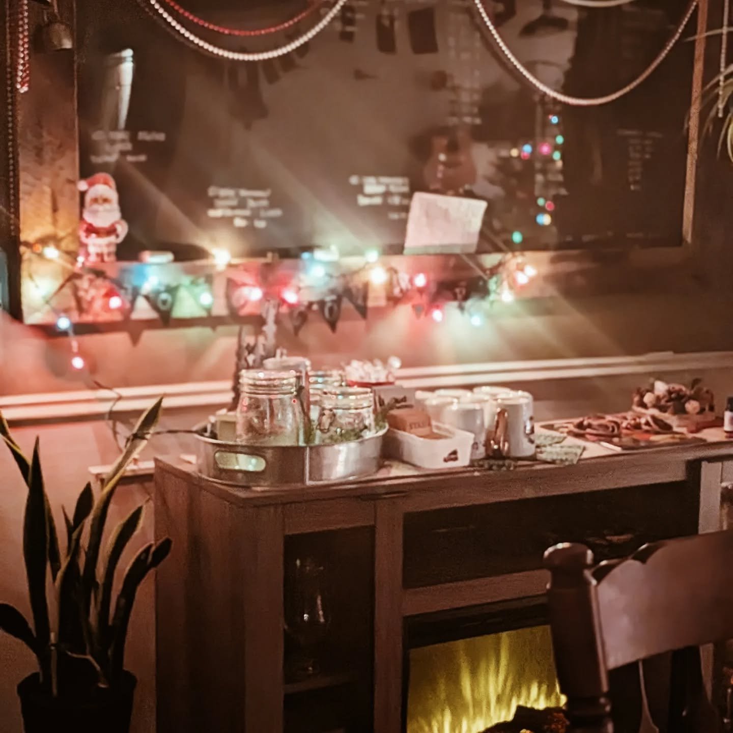 9 et 10 d&eacute;cembre.

Pas facile ce vilain virus. Mais je suis vraiment heureuse que la maison soit d&eacute;cor&eacute;e... &ccedil;a apporte tout plein de douceur dans nos journ&eacute;es.

Une autre journ&eacute;e de temp&ecirc;te...on va &eci