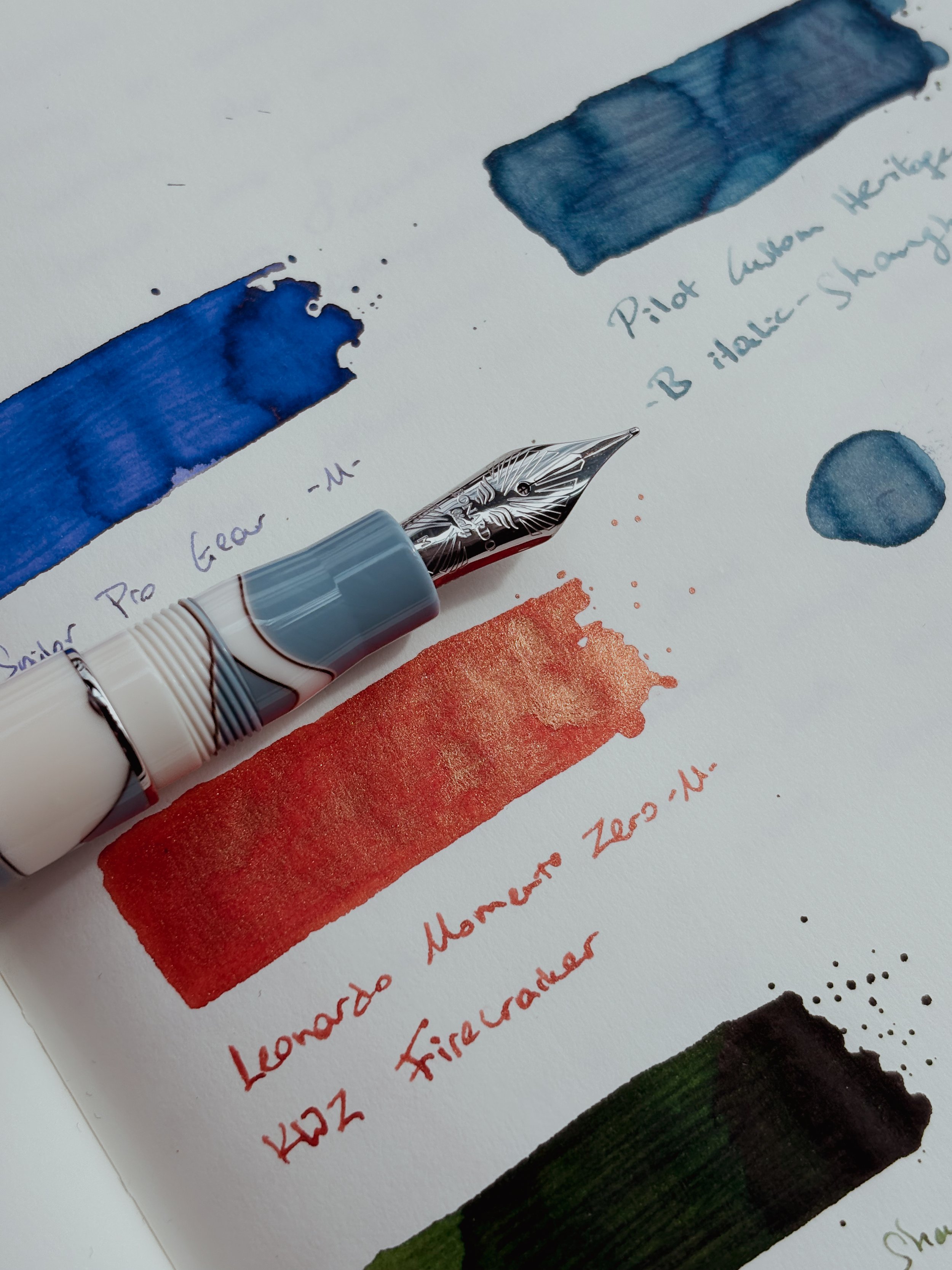 Leonardo Momento Zero Nuvola fountain pen inked with KWZ Firecracker fountain pen ink.