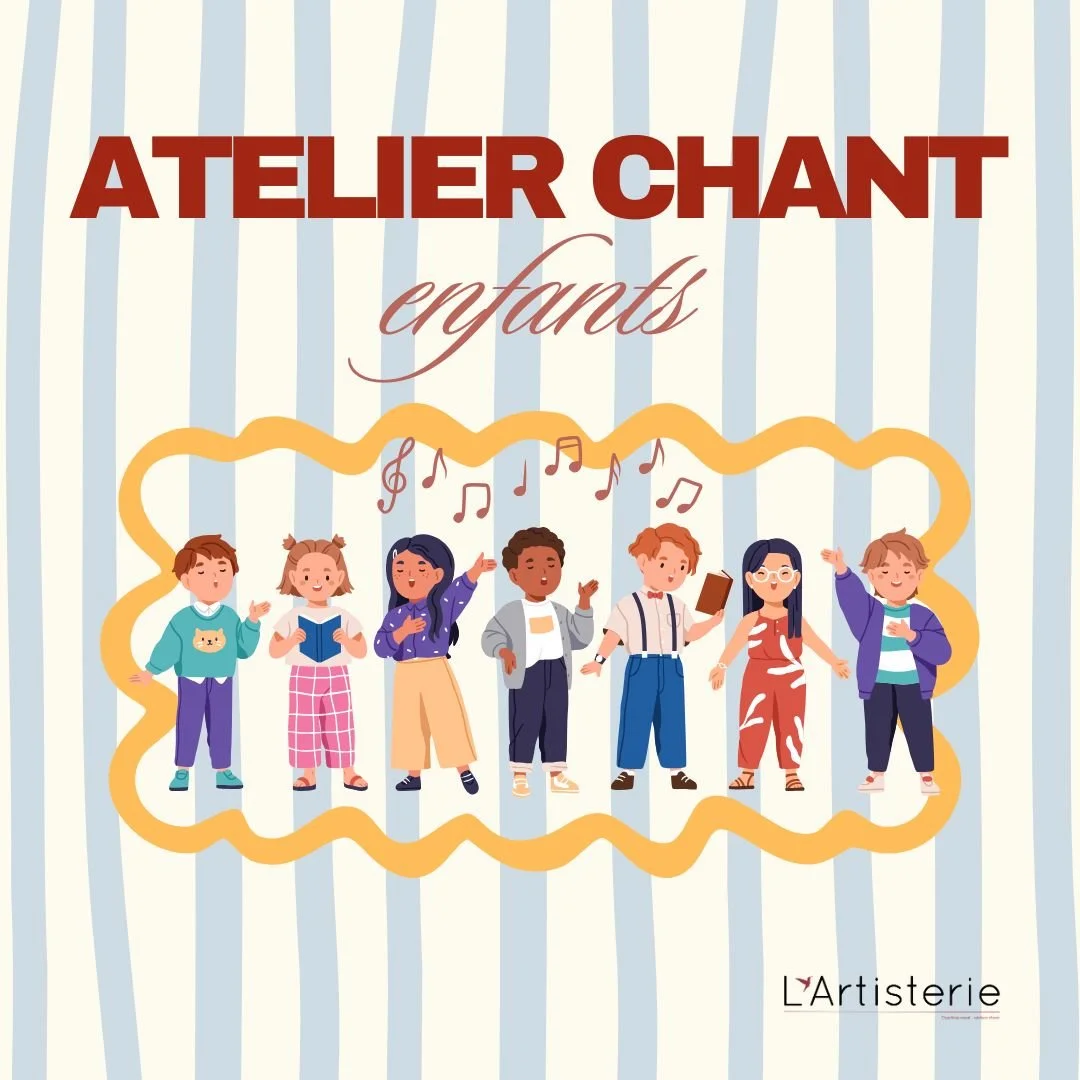 Affiche promotionnelle pour un atelier de chant pour enfants, avec des enfants chantant et un fond rayé en bleu et blanc.