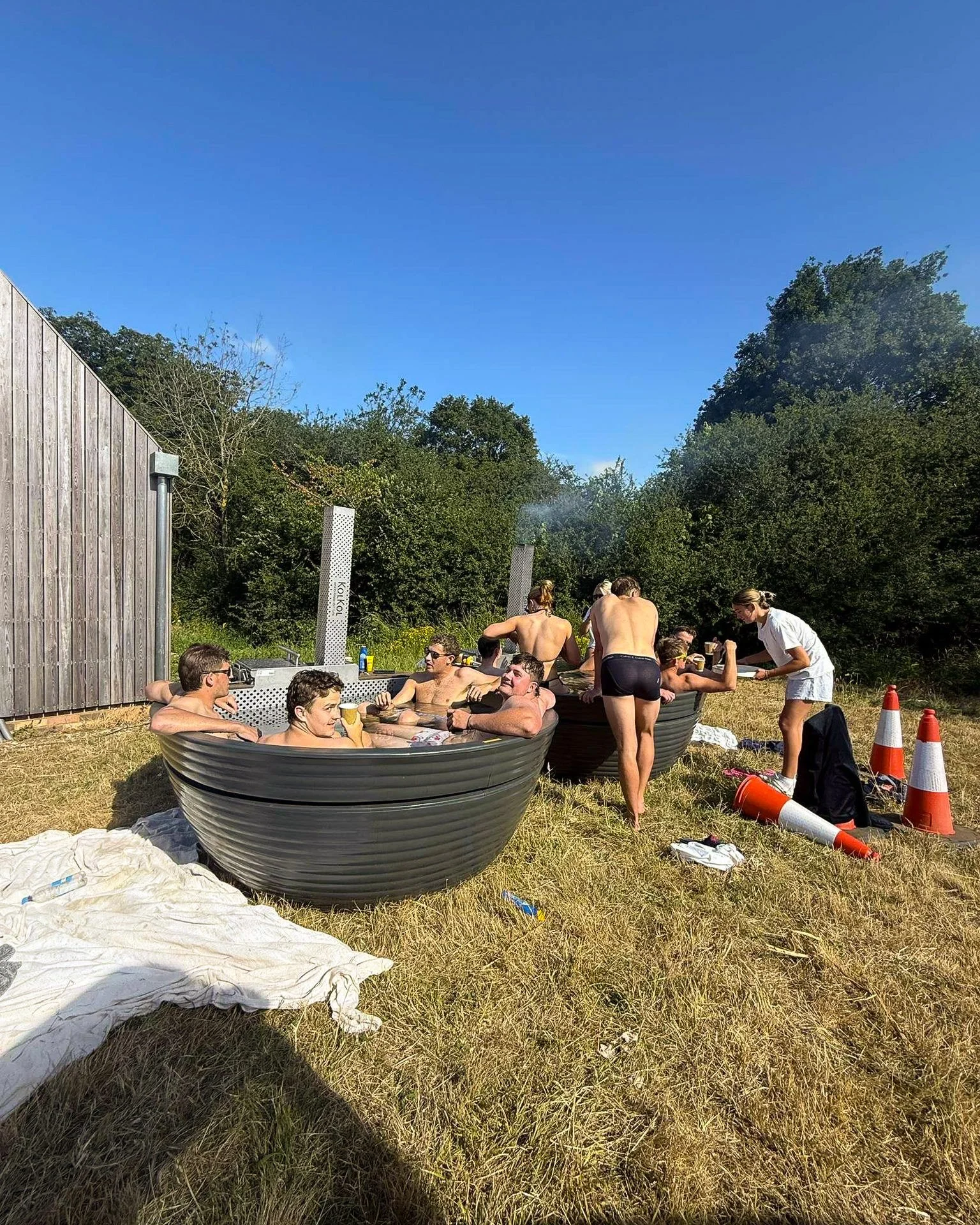 We had two tubs hired out for a 21st last week, because nothing beats a morning-after soak to recover from the night before!

Planning a party? DM us to book your tub!

#hottub #woodfiredhottub #hottubparty #hottubrental #hottubholidaysuk