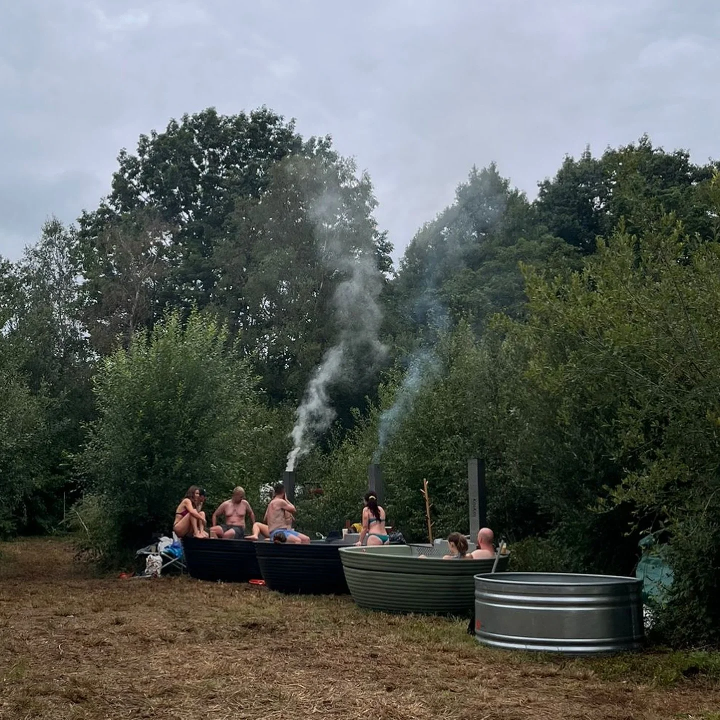 Come and chill in the tub in the wellness woods @wibblywoods !

#wibblywoods #woodfiredhottub #hottubrental #hottubparty