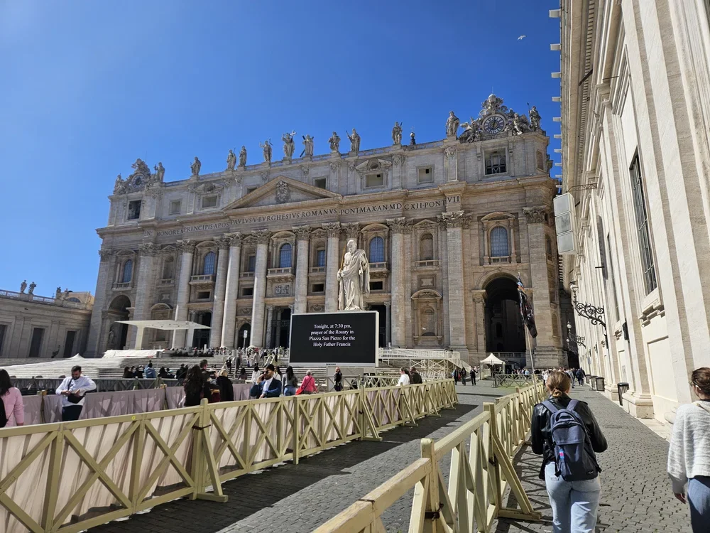 A photo of Saint Paul's Cathedral in Rome, Italy.