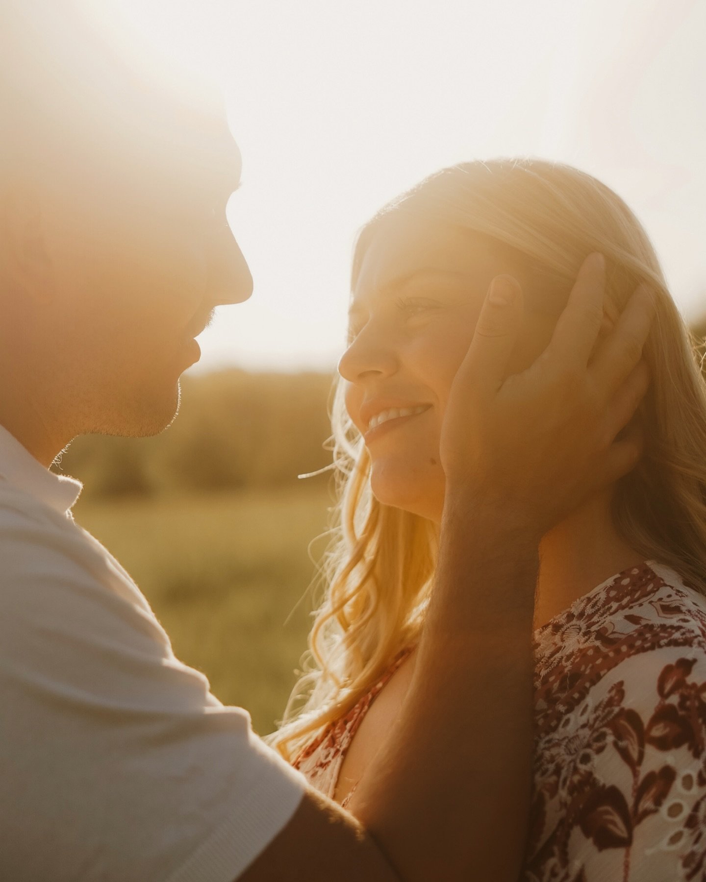 These kinds of sessions make my heart so full! 🤍✨
.
#authenticlovemag #dirtybootsandmessyhair #coupleshoot #hildesheim #hannover #photographer #fotografhildesheim #fotografhannover