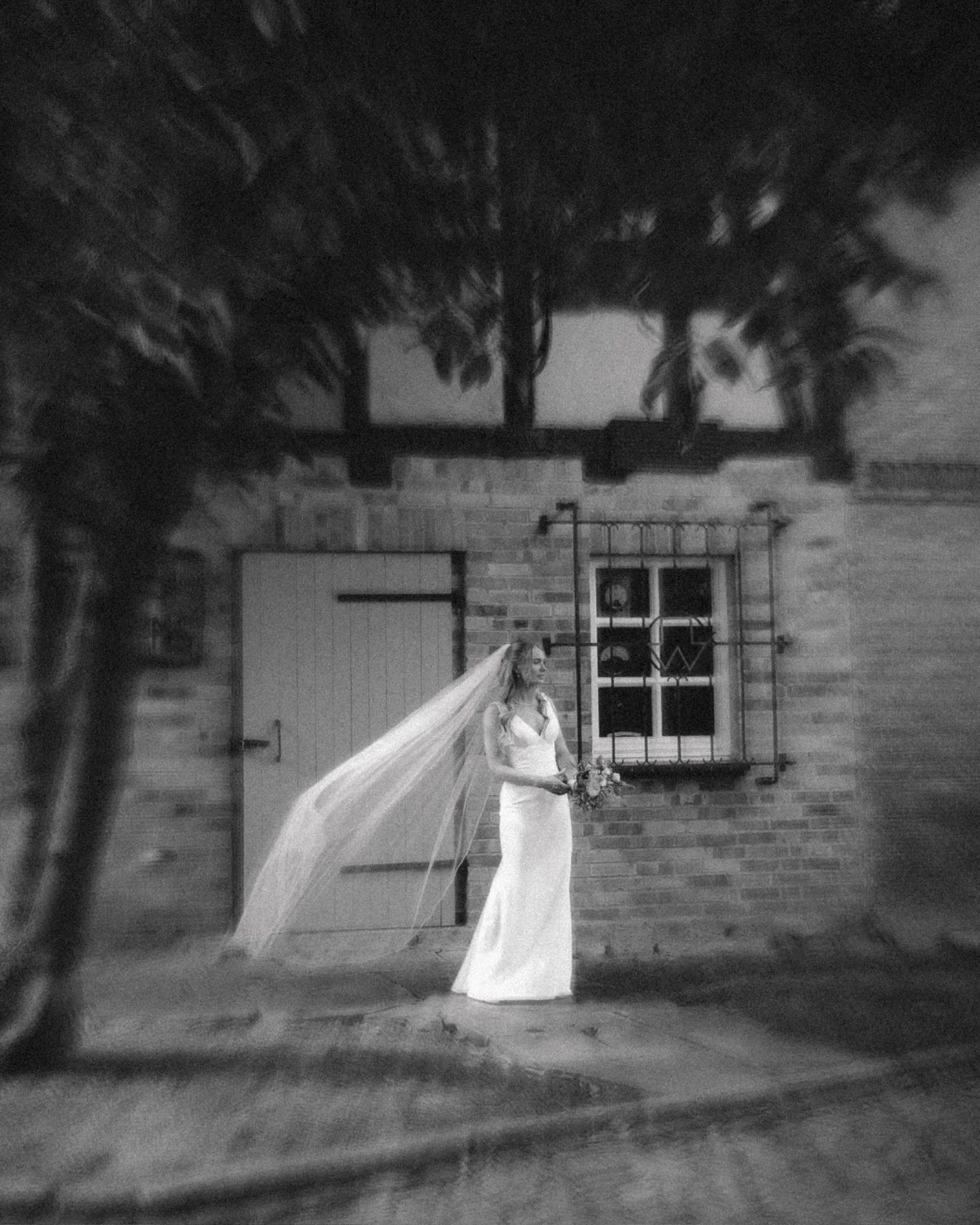 Throwback einer wundersch&ouml;nen Hochzeit letztes Jahr im Sommer 😍 Ich sag&rsquo;s wie es ist: Ich. liebe. Schleier. 🤍 Bitte mehr davon, ja? Team Schleier oder ohne? 👇