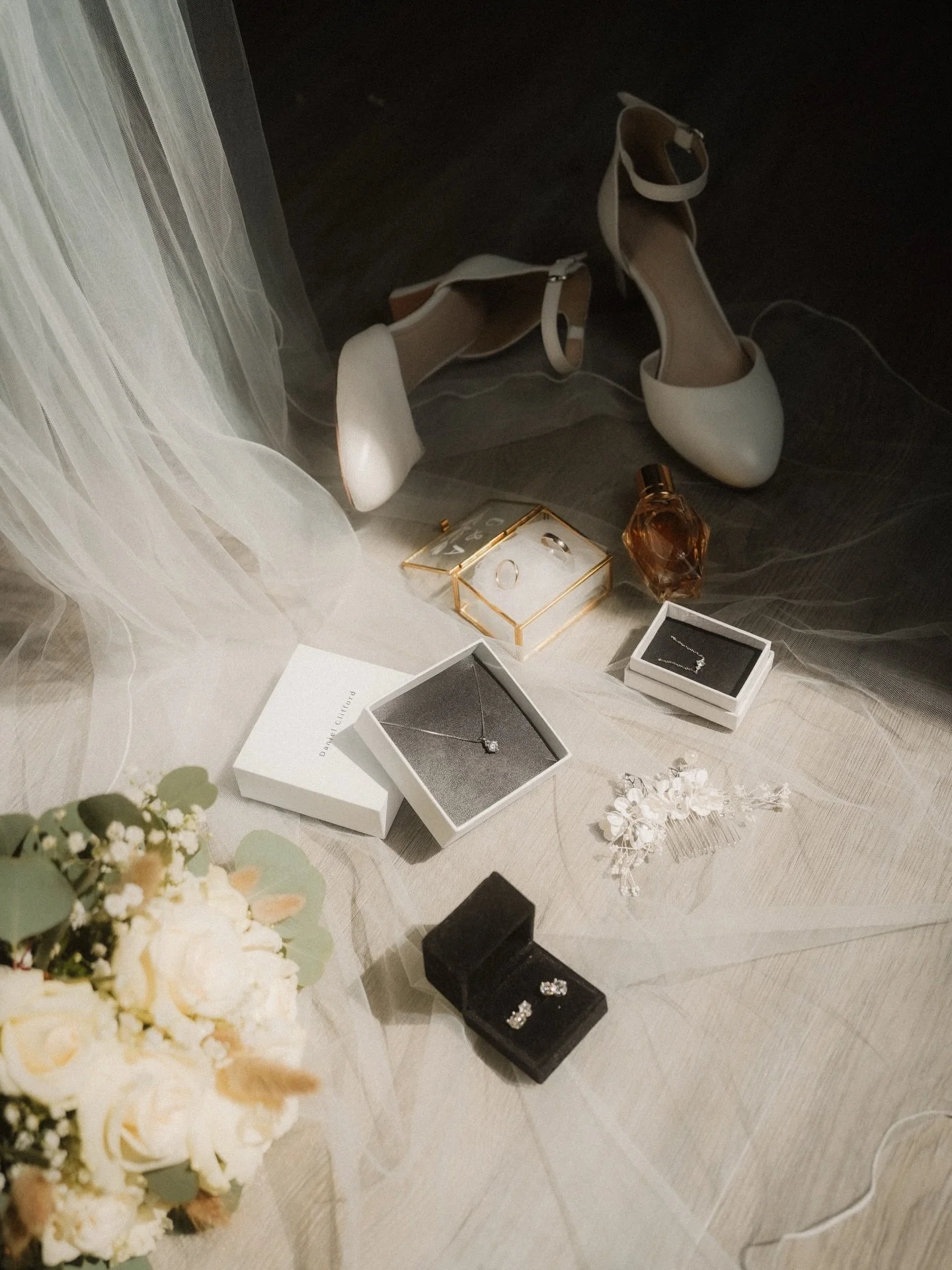 Warum sich die fotografische Begleitung bereits beim ✨Getting Ready✨ lohnt. Deeeeetails. 🥹
.
#wedding #gettingready #hochzeitsfotografie #hildesheim #hannover