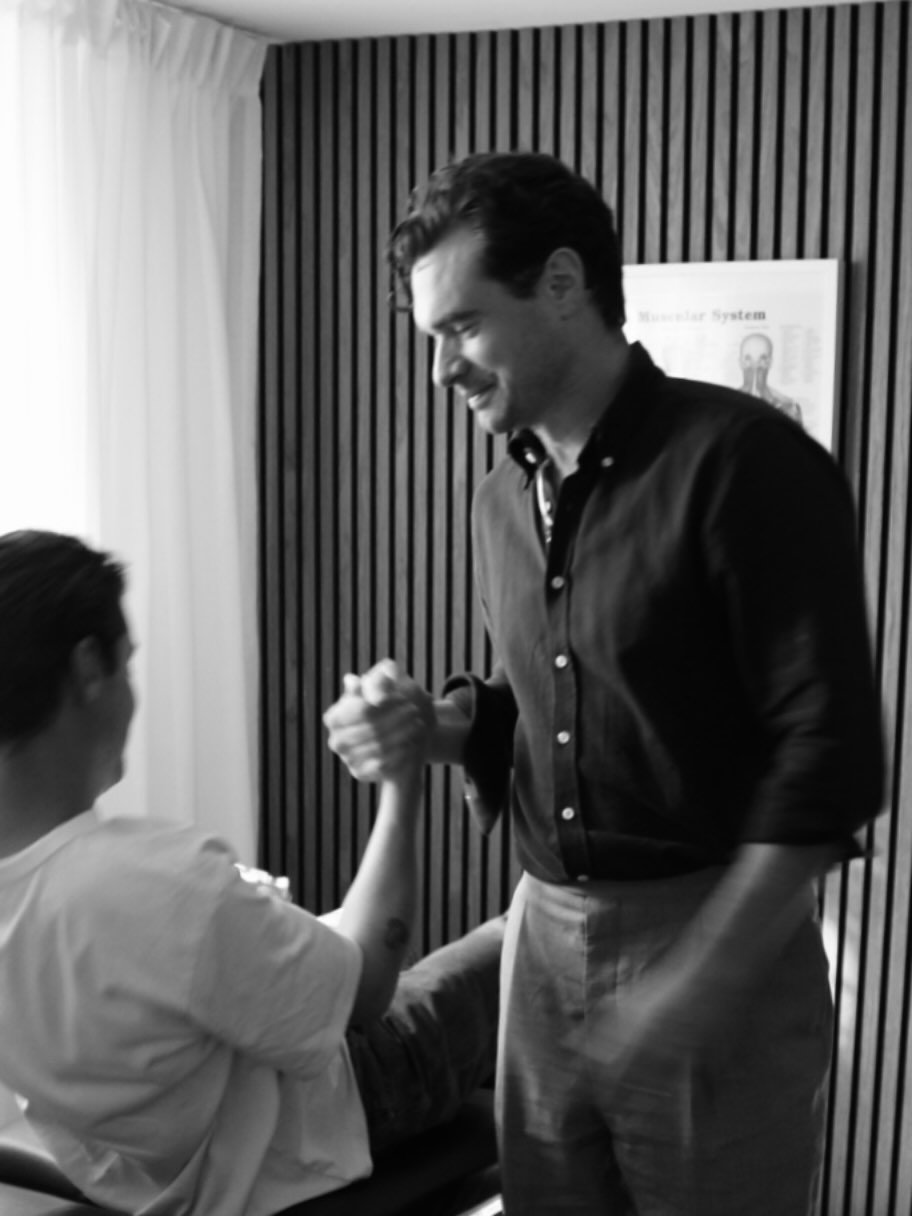 Glad fredag &ouml;nskar vi p&aring; Liding&ouml; Kiropraktorklinik ☀️ 

Psst! Har du inte hunnit boka din helgtid &auml;n finns det kvar n&aring;gra tider idag samt p&aring; l&ouml;rdag! ✨Du hittar all info i bio 🙂&zwj;&harr;️