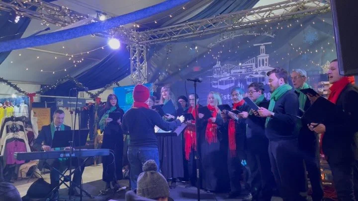 We had a WONDERFUL time spreading holiday cheer around Baltimore this weekend! Thank you to @nuestrasraicesbaltimore , @chesapeakeshakespearecompany , and @bmorechristmas  for having us !