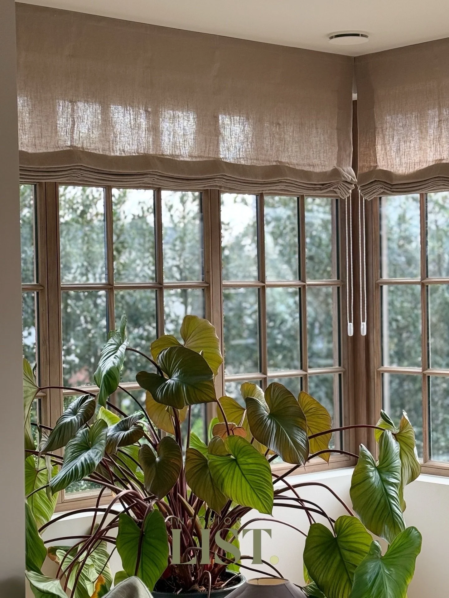 Vouwgordijnen zonder baleinen 🤍
Omdat ik hou van rust, flow en zachtheid.
Geen harde lijnen &mdash; wel een natuurlijke val waarin de stof spreekt.