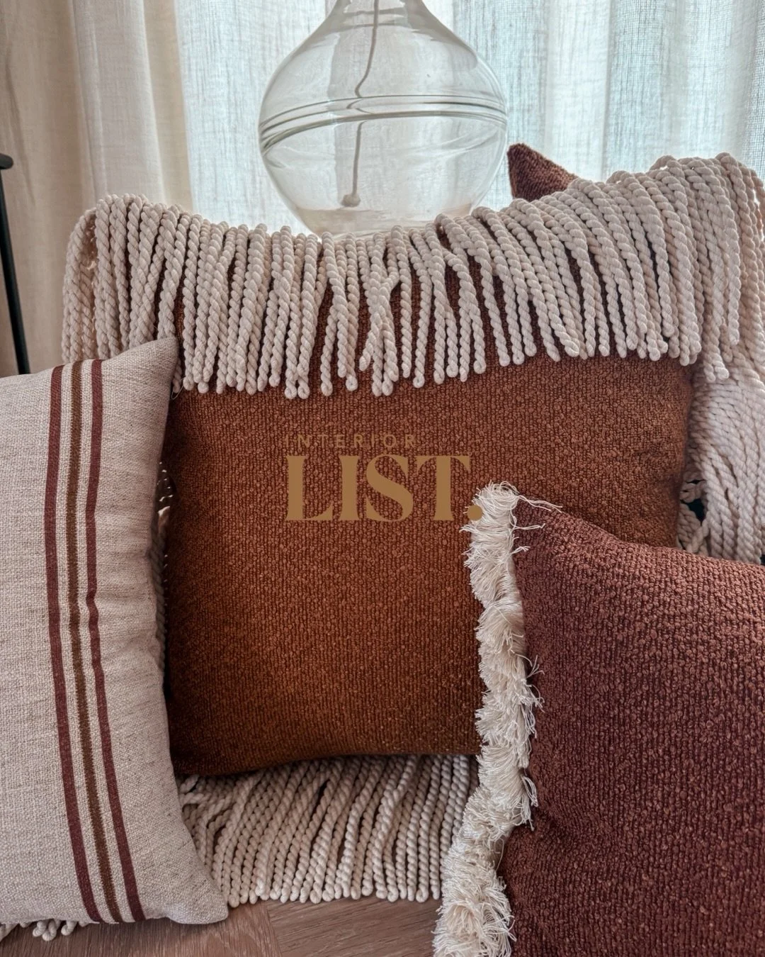 NIEUW BIJ LIST.interior

Vanaf nu stel je bij ons jouw sierkussens helemaal zelf samen 🤍

Kies zelf:
▫️ de stof
▫️ de kleur
▫️ de franjes
▫️ de afmetingen

Zo cre&euml;ren we samen een kussen dat perfect past binnen jouw interieur ✨ Van warme boucl&