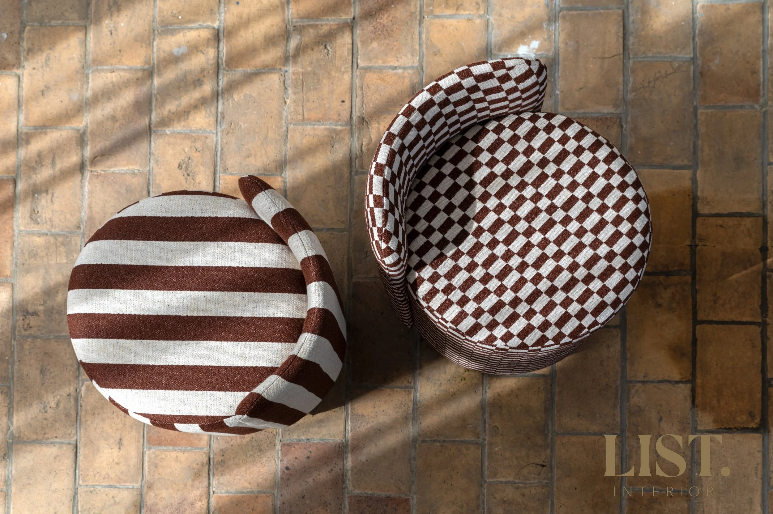 New collection 

Er zijn weer heel wat prachtige nieuwe stoffen binnengekomen. Stoffen die moeiteloos hun plek vinden in een interieur en die perfect gecombineerd kunnen worden voor meubels, gordijnen en andere maatwerkprojecten.

En alsof dat nog ni