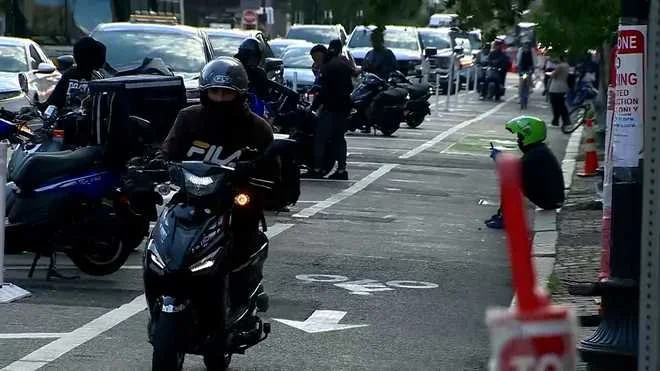 Rep. Moakley files bill to require moped licenses