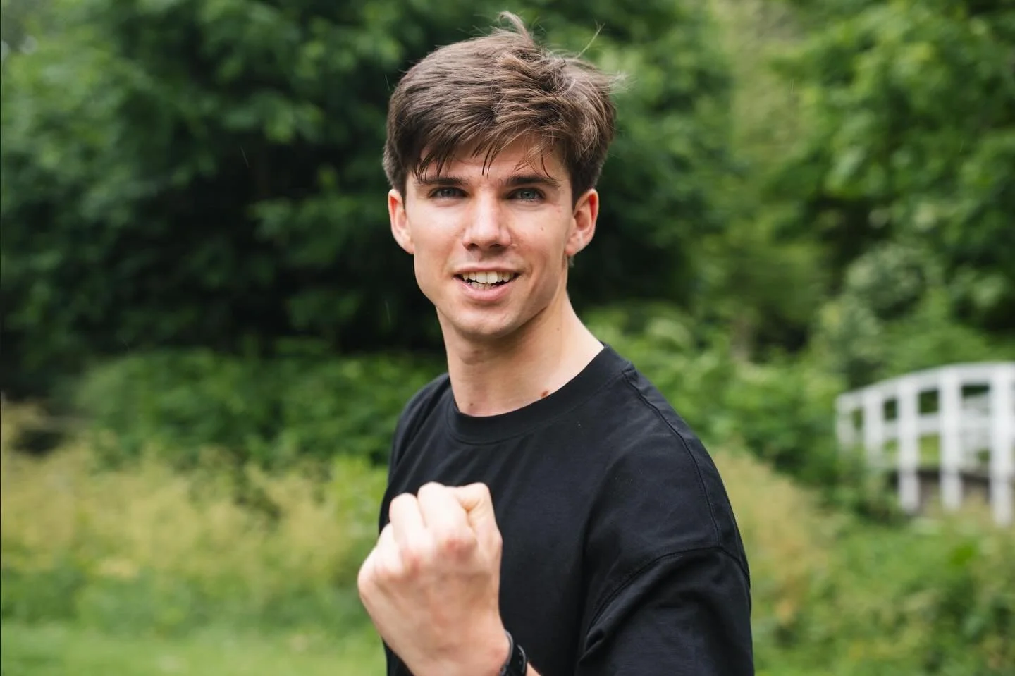 Ren mee op 7 september!

We zijn ongelooflijk trots op drie Join The Wave -leden die op het moment keihard werken om het @allesoverhoop project te realiseren. 

Na een zwaar motorongeluk op zijn 17e werd het leven van&nbsp;Yuri, de hoofdpersoon van h