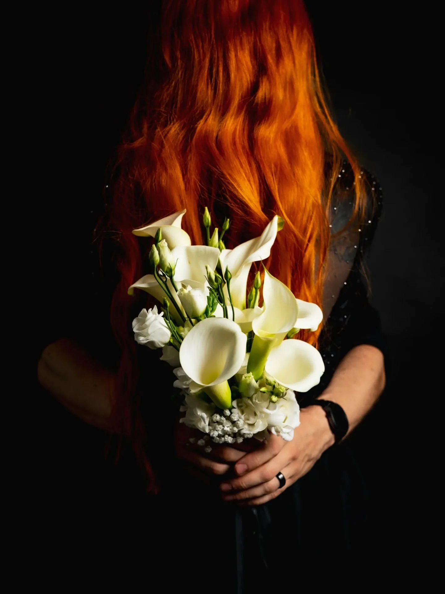 Bride in black 😎🖤
Ja som si to dala tak tro&scaron;ku po svojom 😎😘

Ďakujem za kr&aacute;sne kvety @kvety_garomi 
A perfektn&eacute; pohodln&eacute; a &scaron;t&yacute;lov&eacute; boty @barebarics