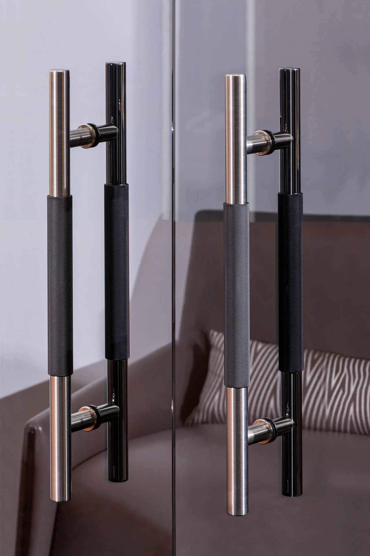 MWE pull handle for wood or glass doors