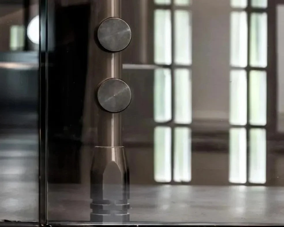 MWE Klassik Aura System pivot door hardware