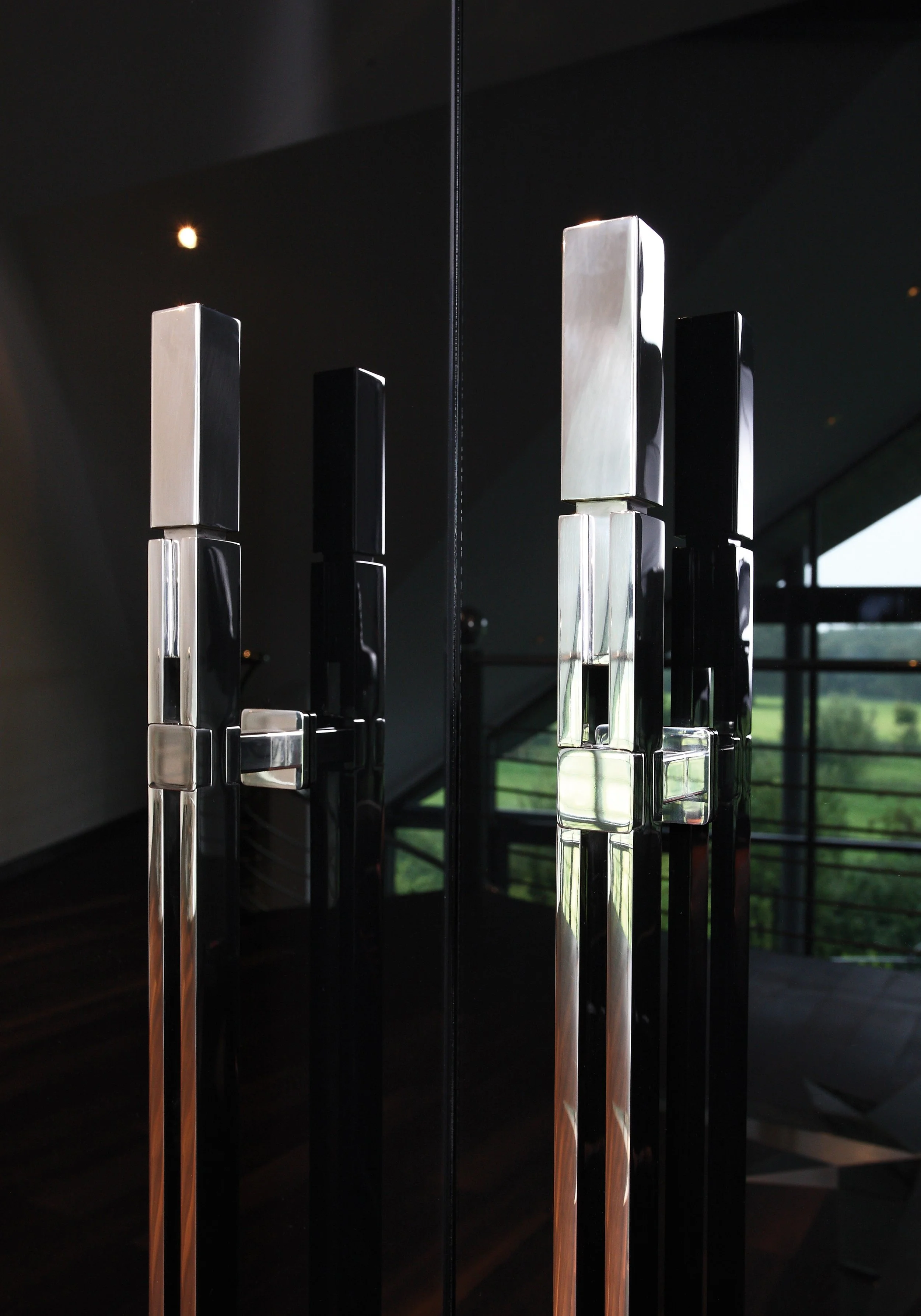 MWE Polished stainless steel finish