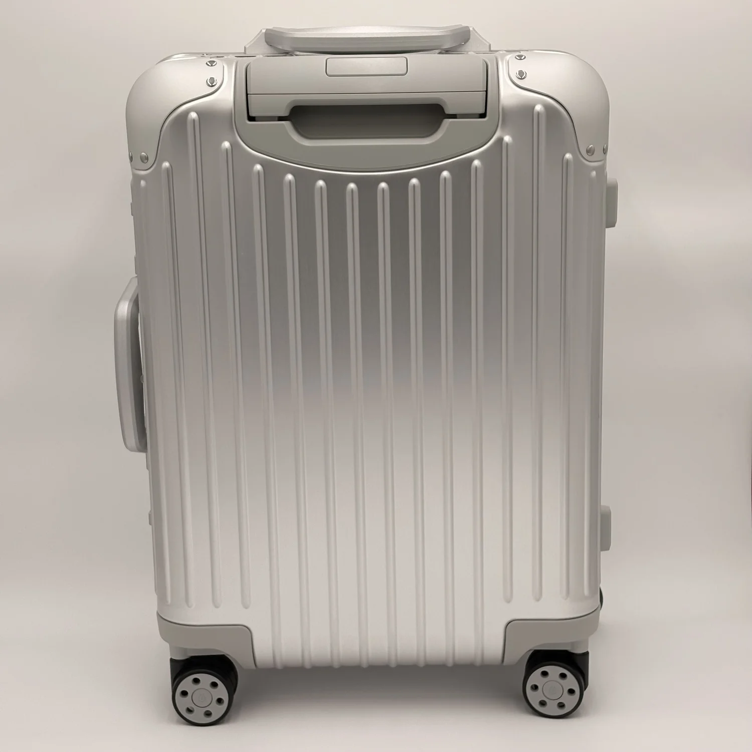 バッグ RIMOWA ORIGINAL CABIN SILVER Original Cabin Twist Suitcase in Silver & Black | RIMOWA
