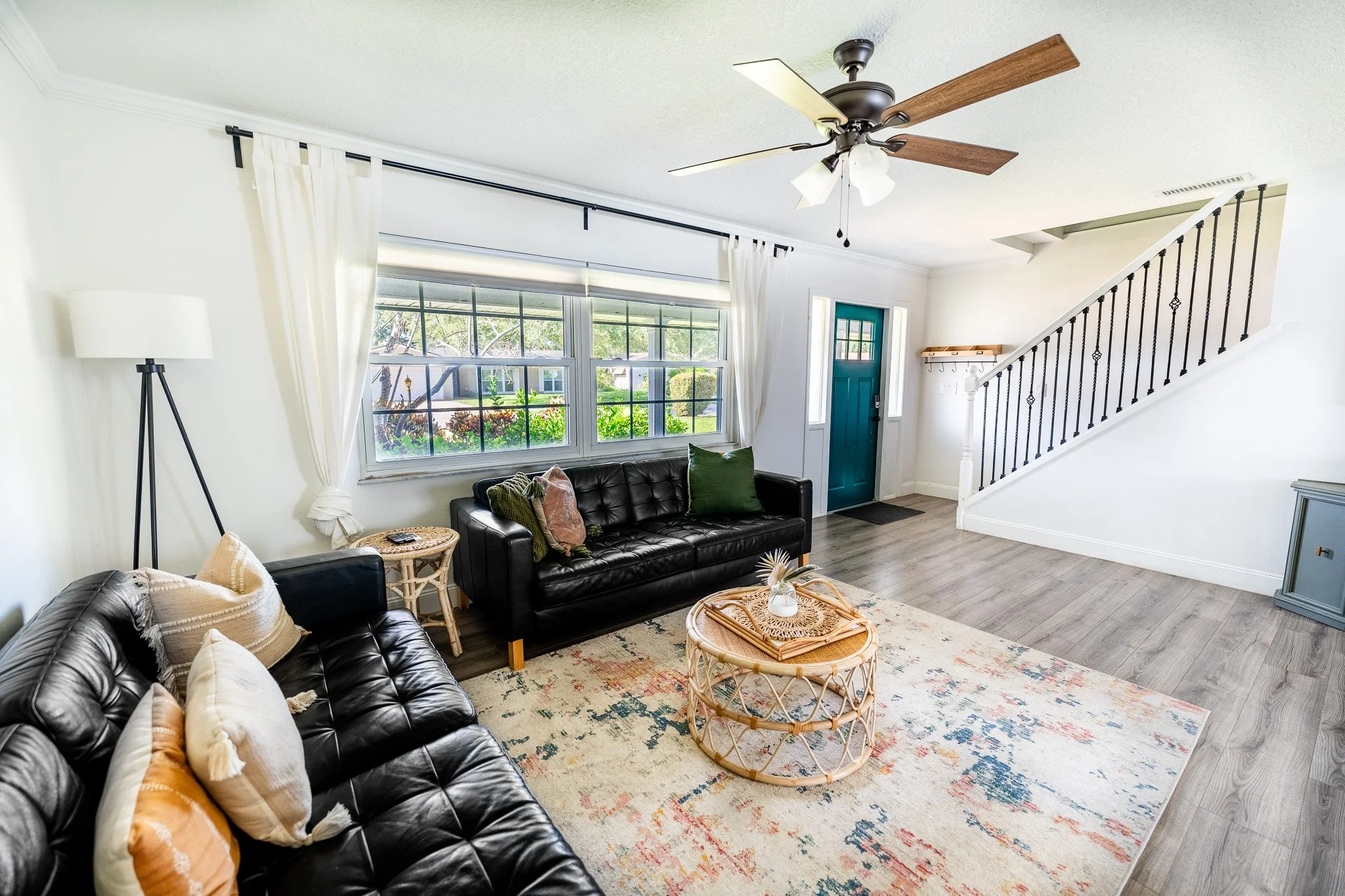 real_estate_interior_livingroom.jpg