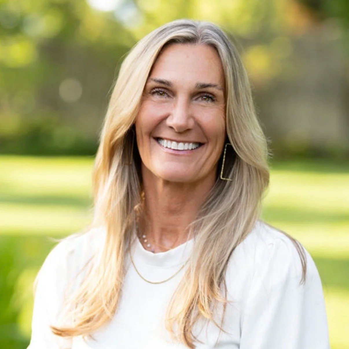 The Relationship Edge: The Magic In The Room; Service, Purpose, and Unshakeable Support