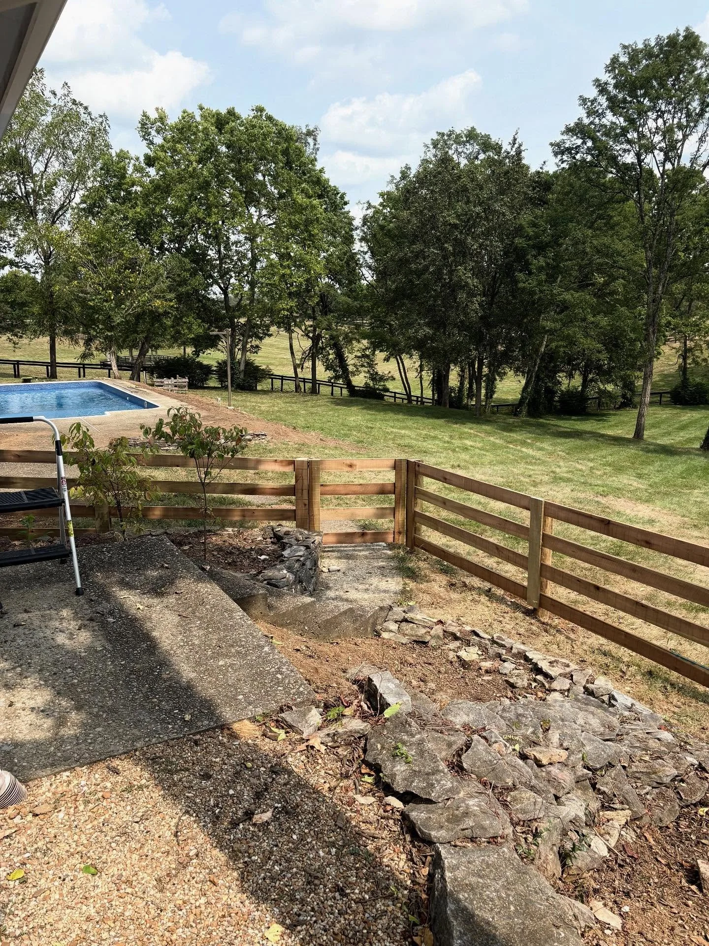 Lovely 4 board we did out on Delong road. Thanks @premieroutdoordesigns for the collab ! #farmfence #fence #4board #wood #treatedpoplar #fencing # cjhfencing